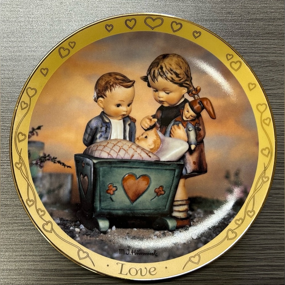 MJ Hummel Timeless Virtues Plate Collection Set of 2